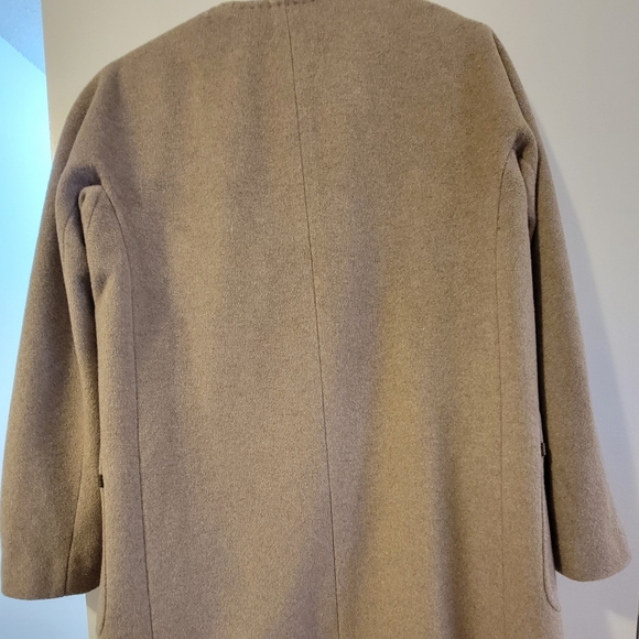 Oyster beige short wool coat - Picture 4 of 8